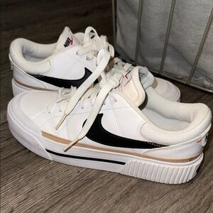 Nike court legacy lift